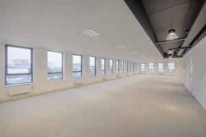Spacious, empty office space with large windows and modern ceiling lighting on Hiridostraat.